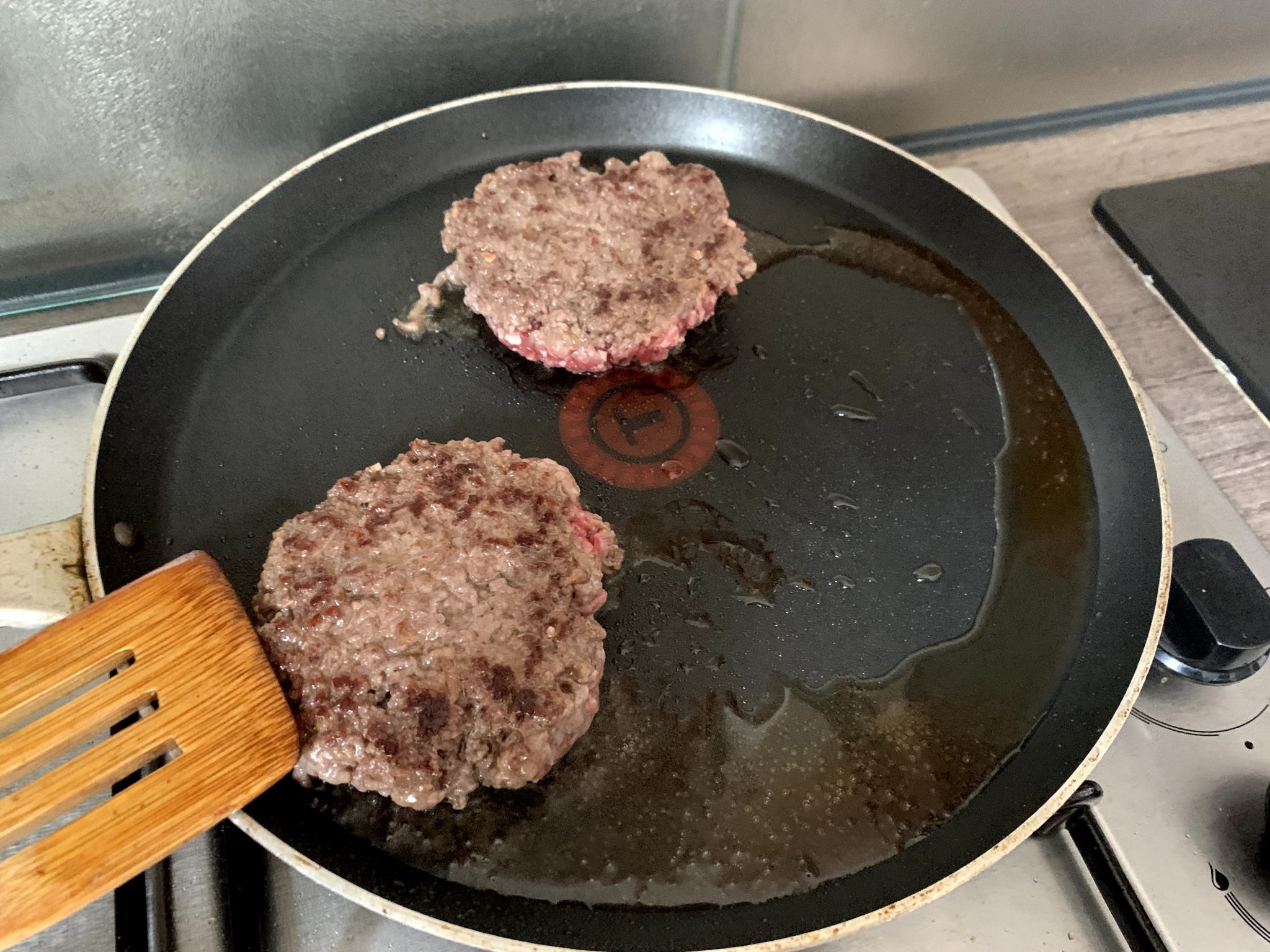 ♨ Recette de Steak haché de boeuf maison et sauce au camembert ...