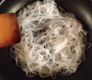 Recette de Shirataki de konjac aux légumes façon chop suey